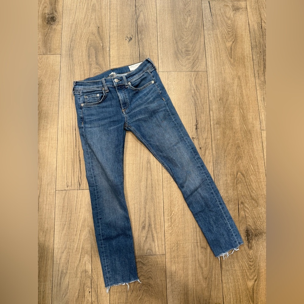 Rag & Bone Women’s size 25 skinny jeans blue distressed ends